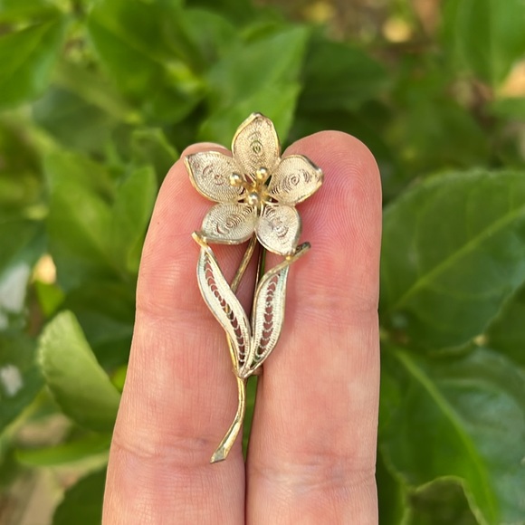 Vintage Floral Filigree Brooch - Picture 16 of 17